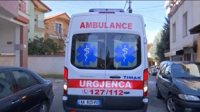 6 Burime Aksident tragjik në Malësi të Madhe, 40-vjeçari humb jetën pasi bie në humnerë Një 40-vjeçar ka humbur jetën pasi dyshohet se ka rënë në një humnerë në fshatin Lëpushë, në Kelmend. 4 orë më parë
