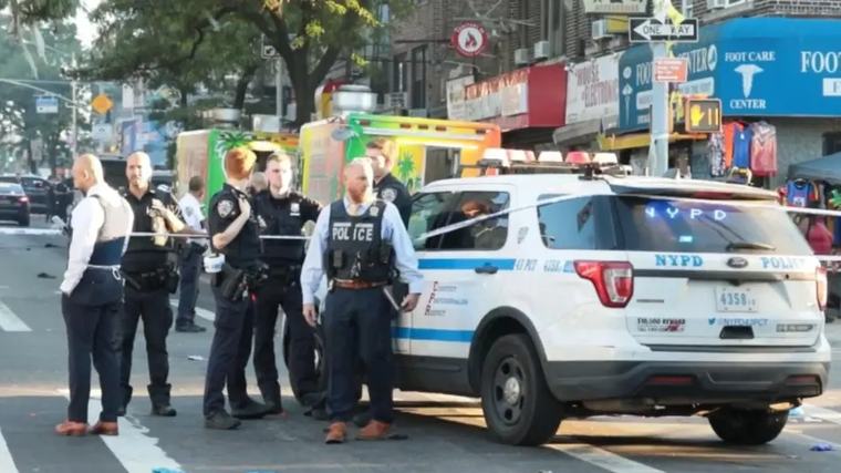 Sulm me thikë në Brooklyn, plagosen tre persona, njëri prej tyre në gjendje të rëndë Tre persona u plagosën me thikë në Brooklyn, pak para fillimit të paradës së Ditës së West Indies. 10 orë më parë 3 Burime